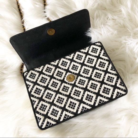 Tory Burch Robinson Woven Leather Shoulder Bag - Picture 4 of 11